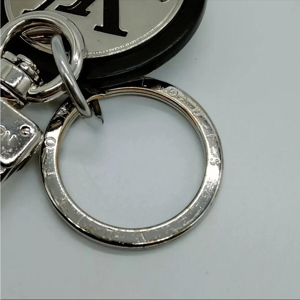 Louis Vuitton Key Ring -Unisex